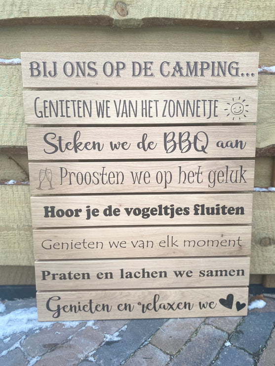 Wandbord - Tuinbord - Muurdecoratie buiten - Bij ons in de tuin/terras/afdak/kamp/camping/balkon
