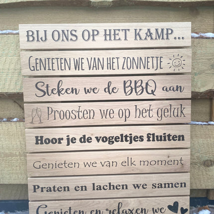 Wandbord - Tuinbord - Muurdecoratie buiten - Bij ons in de tuin/terras/afdak/kamp/camping/balkon