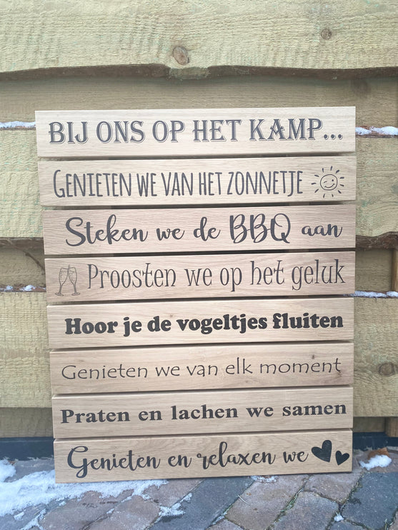 Wandbord - Tuinbord - Muurdecoratie buiten - Bij ons in de tuin/terras/afdak/kamp/camping/balkon