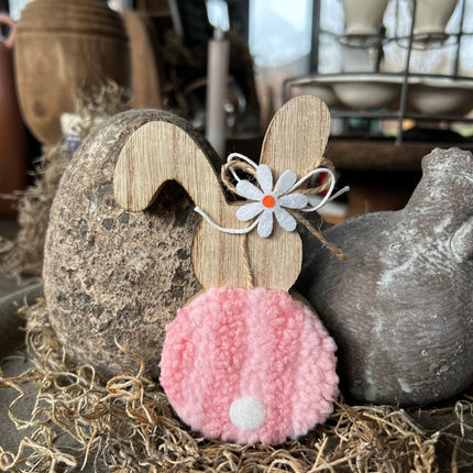 Houten haasje met roze