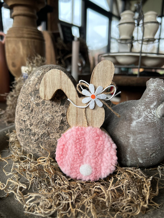 Houten haasje met roze