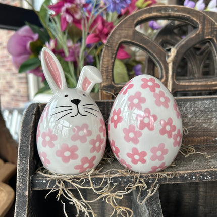 Porseleinen haasje met roze bloempjes