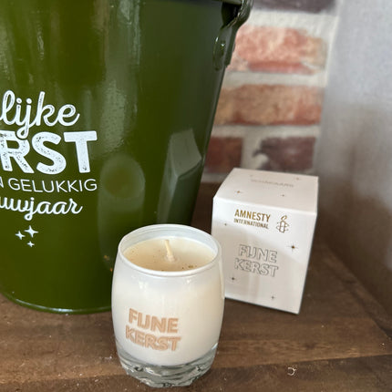 Cadeau Emmer M Kerst (Vrolijke Kerst) met Kerstboompje en Kaars van MY FLAME