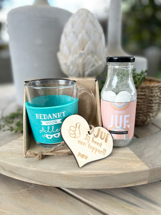 Cadeaupakket juf inclusief theeglas Bedankt + Bruisballen + houten hartje