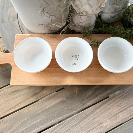 Serveerplank 59 cm met witte schaaltjes