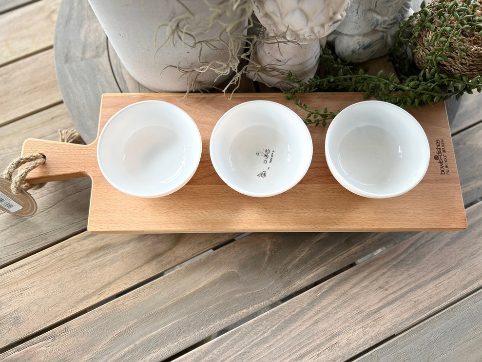 Serveerplank 59 cm met witte schaaltjes