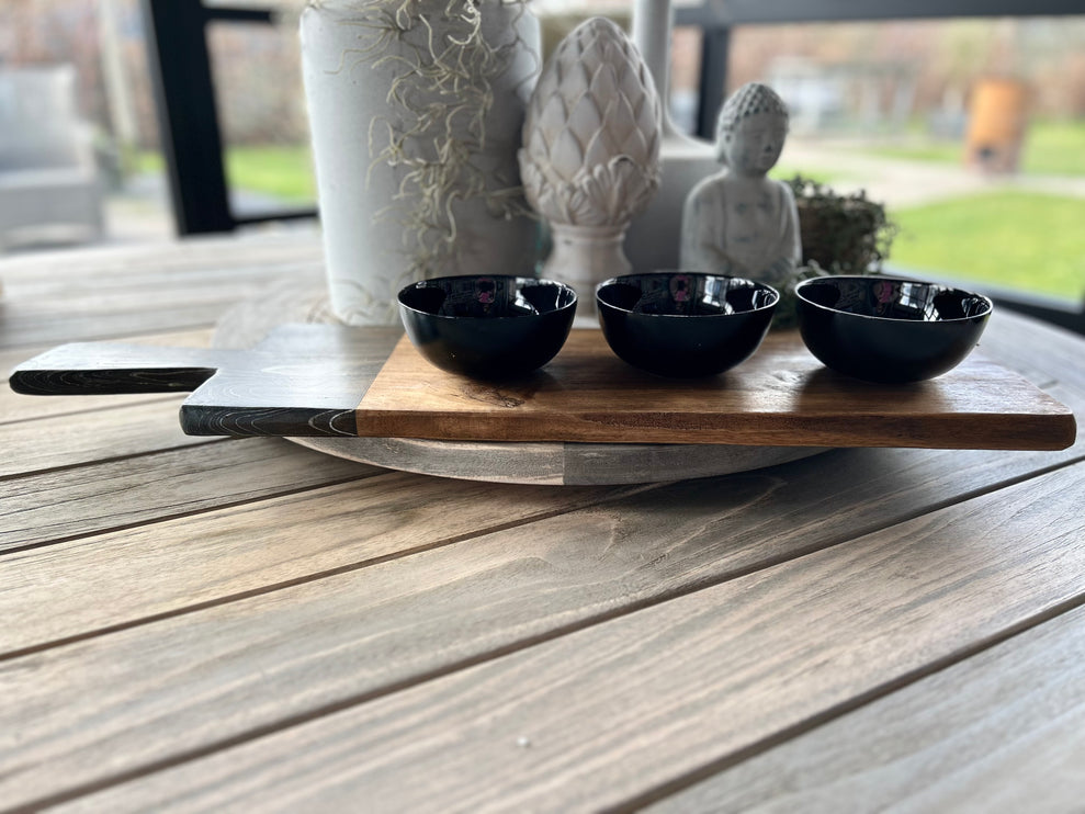 Serveerplank brocante 59 cm met 3 zwarte schaaltjes