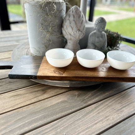 Serveerplank brocante 59 cm met 3 witte schaaltjes