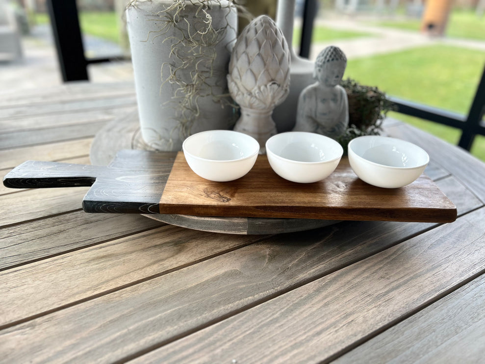 Serveerplank brocante 59 cm met 3 witte schaaltjes