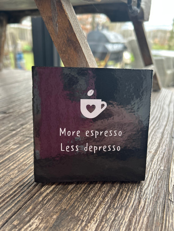 Tegeltje met tekst More espresso Less depresso