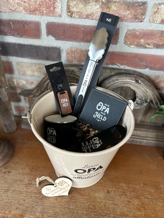 Cadeaupakket Zinken emmer Opa met houten hartje opener/tang/onderzetter/mok/sleutelhanger