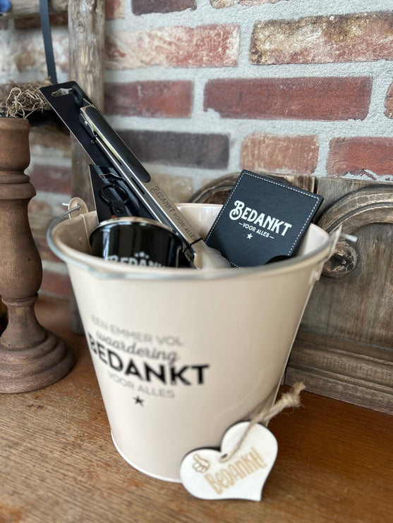 Cadeaupakket Zinken emmer Bedankt  opener/tang/onderzetter/mok/sleutelhanger