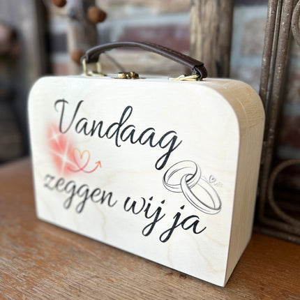 Houten koffertje met leren handvat - Vandaag zeggen wij ja