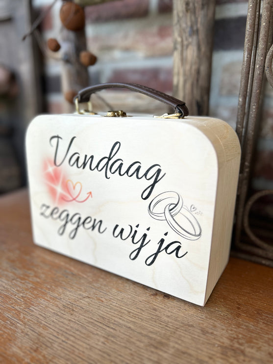 Houten koffertje met leren handvat - Vandaag zeggen wij ja