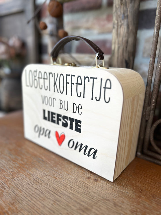 Houten koffertje met leren handvat - Logeerkoffertje opa en oma