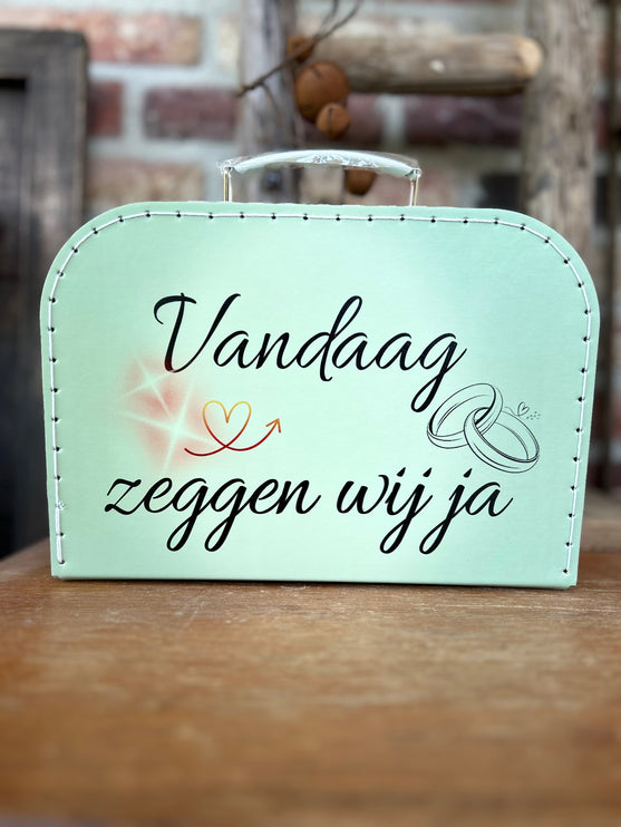 Kartonnen Koffertje Groen - Vandaag zeggen wij ja