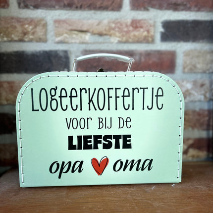Kartonnen koffer Groen - Logeerkoffertje voor bij de liefste opa en oma