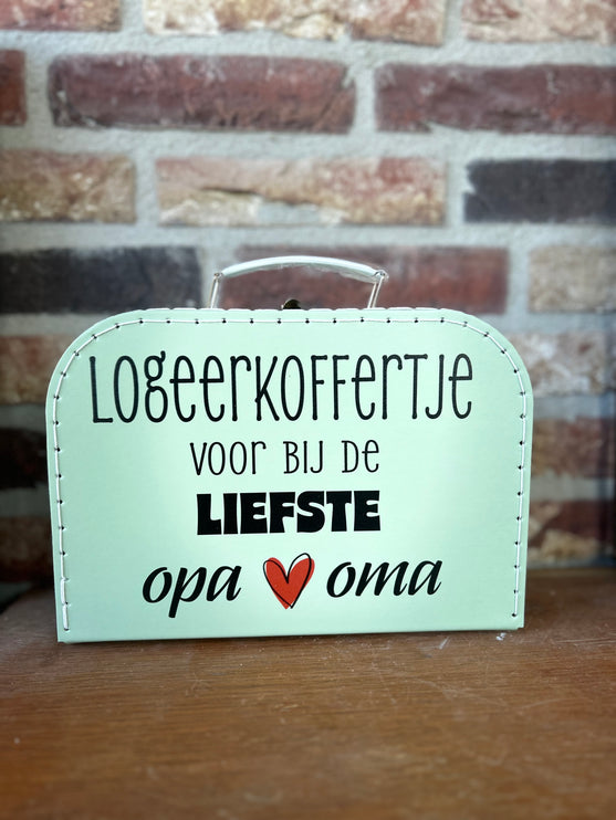 Kartonnen koffer Groen - Logeerkoffertje voor bij de liefste opa en oma