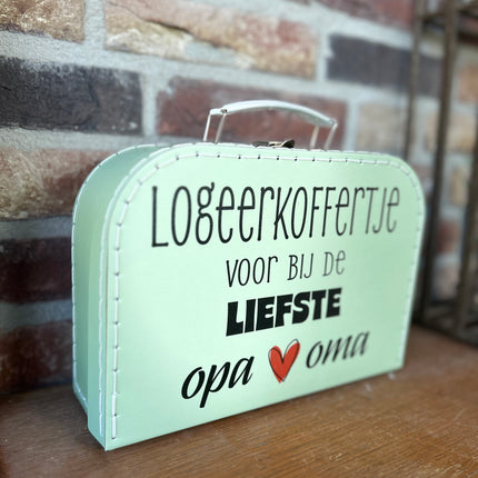 Kartonnen koffer Groen - Logeerkoffertje voor bij de liefste opa en oma