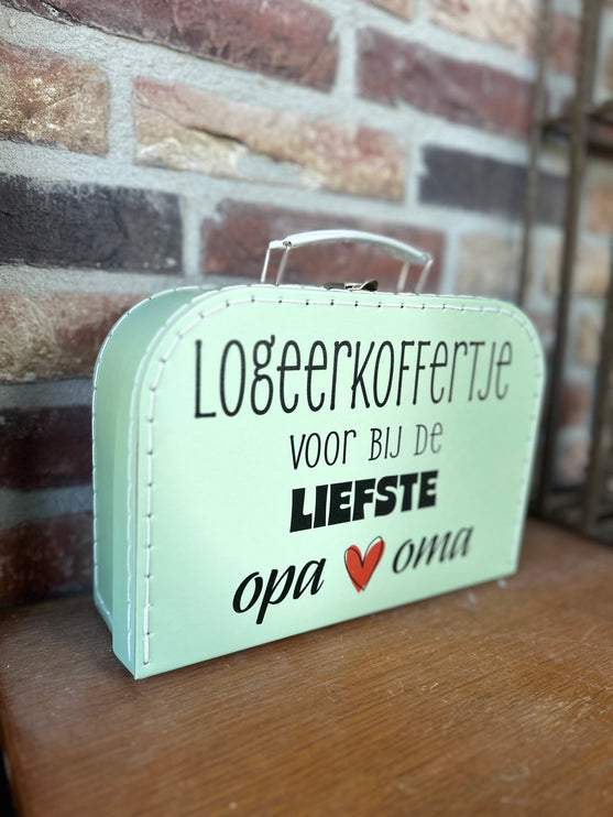 Kartonnen koffer Groen - Logeerkoffertje voor bij de liefste opa en oma