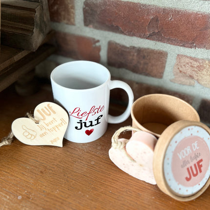 Cadeaupakket juf inclusief mok + zeep in doosje + houten hartje