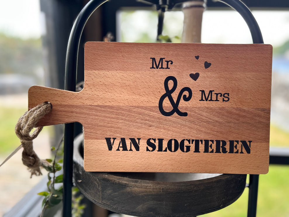 Serveerplankje 34,5 cm Mr en Mrs + eigen naam
