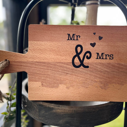 Serveerplankje 34,5 cm Mr en Mrs + eigen naam