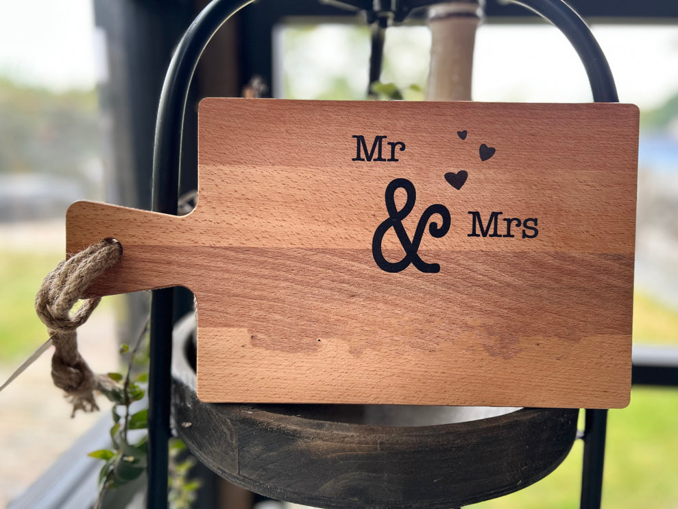 Serveerplankje 34,5 cm Mr en Mrs + eigen naam