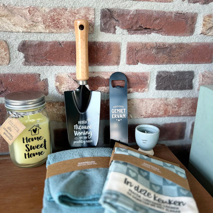 Cadeaupakket Zinken emmer nieuwe woning met theedoek/handdoek/tuinschepje/metalen opener/kaarsje-eierdop/vanillekaars