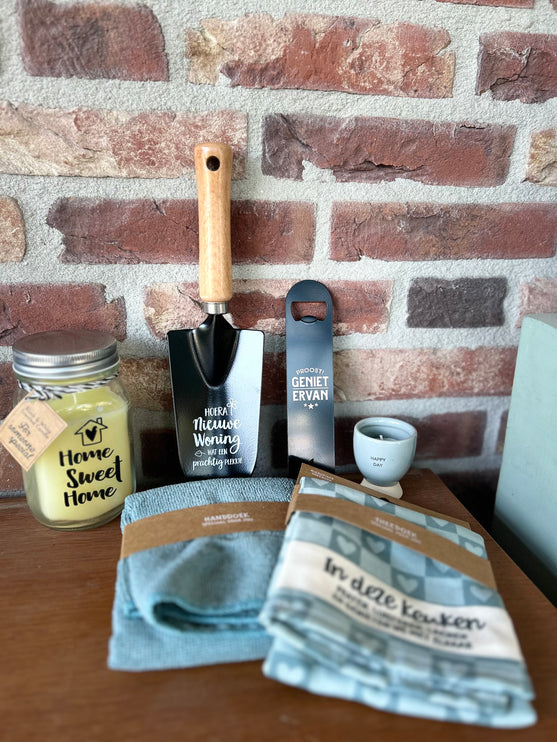 Cadeaupakket Zinken emmer nieuwe woning met theedoek/handdoek/tuinschepje/metalen opener/kaarsje-eierdop/vanillekaars