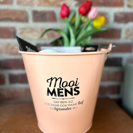 Cadeaupakket Zinken emmer mooi mens met kaars/onderzetter/bosje tulpen/mok/ metalen mok/sleutelhanger