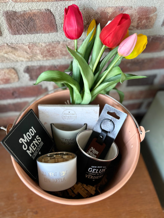 Cadeaupakket Zinken emmer mooi mens met kaars/onderzetter/bosje tulpen/mok/ metalen mok/sleutelhanger