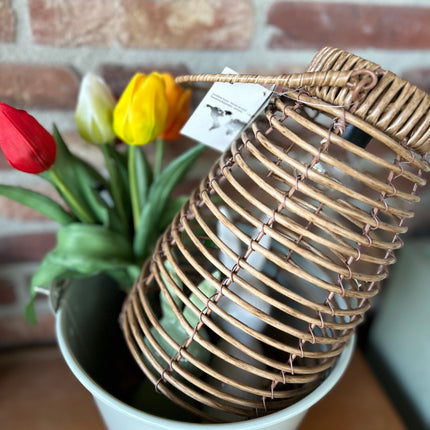 Cadeaupakket Zinken emmer Tuingeluk met solarlamp/2 porseleinen haasjes/vaasje met tulpen
