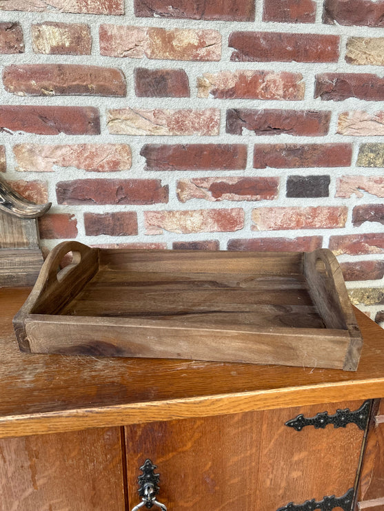 Brocante serveertray met opstaande rand en handgrepen M