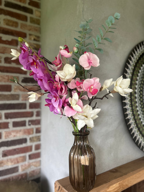 Vaas compleet met kunstbloemen