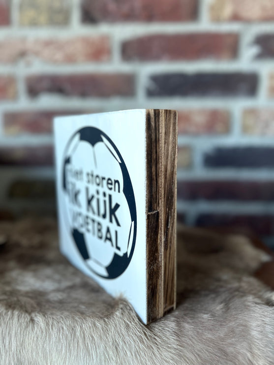 Tekstblok 18x18cm Niet storen ik kijk voetbal wit