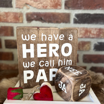 Cadeau pakket Dobbelsteen ja-nee We have a hero we call him papa