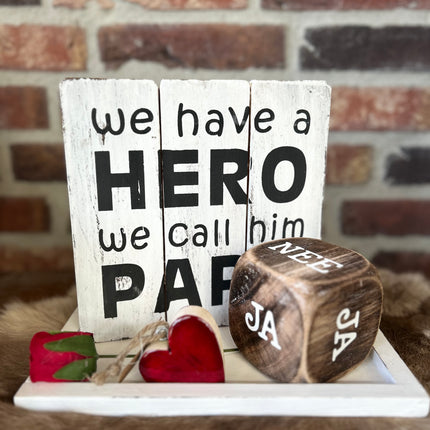 Cadeau pakket Dobbelsteen ja-nee We have a hero we call him papa