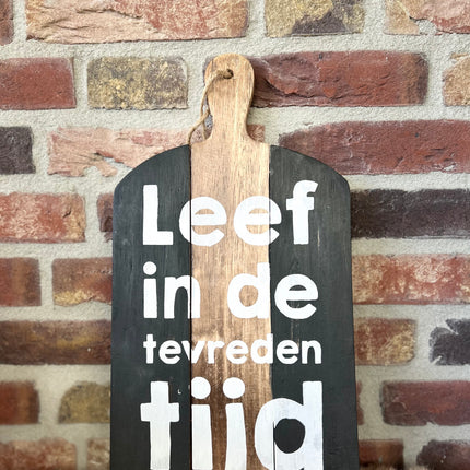 plank met touw 40x20cm leef in de tevreden tijd natural / black