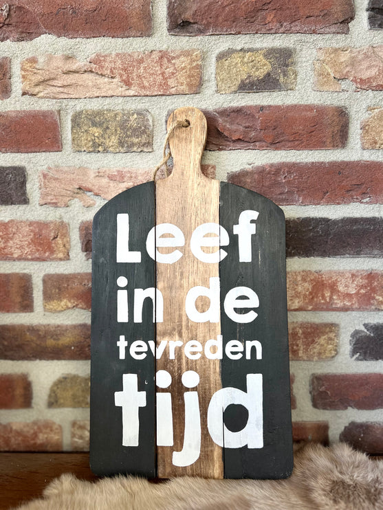 plank met touw 40x20cm leef in de tevreden tijd natural / black