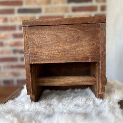 Houten toiletrolhouder met vakje bovenin