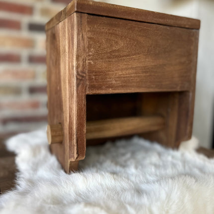 Houten toiletrolhouder met vakje bovenin