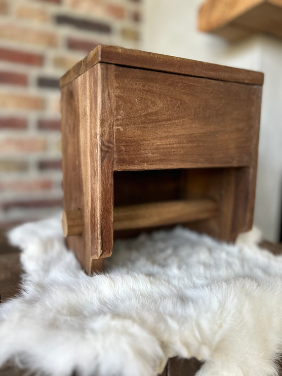 Houten toiletrolhouder met vakje bovenin