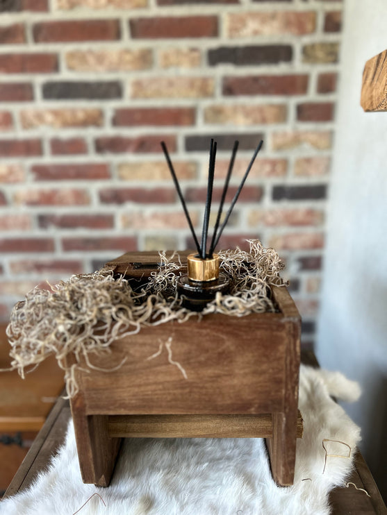 Houten toiletrolhouder met vakje bovenin
