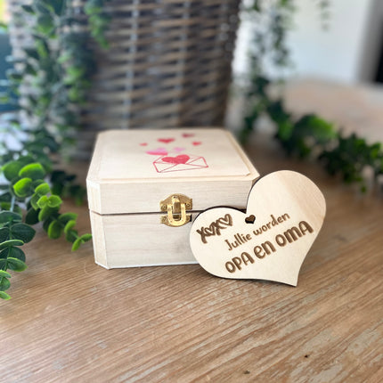 Kistje met zeephartje en houten hartje - Jullie worden opa en oma
