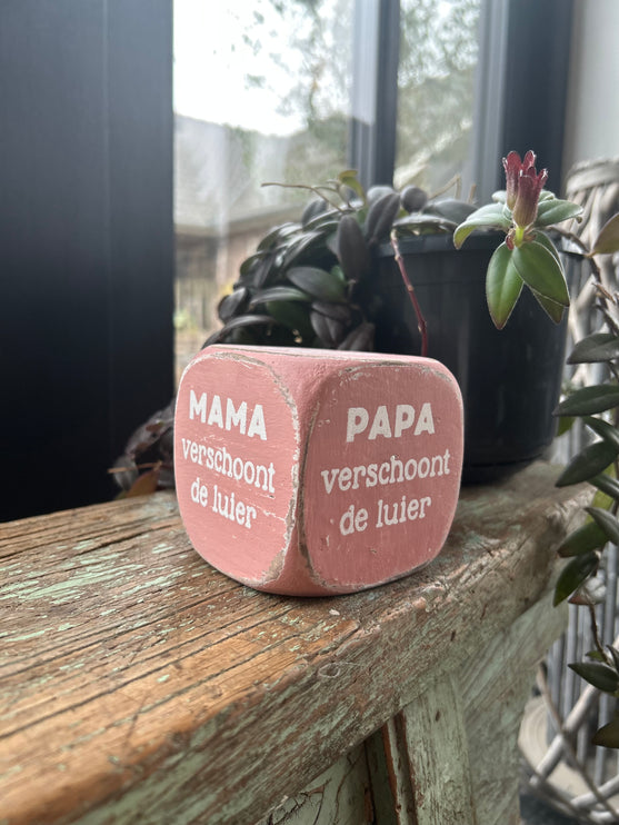 dobbelsteen 8x8cm mama papa verschoont luier baby roze