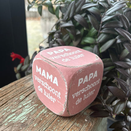 dobbelsteen 8x8cm mama papa verschoont luier baby roze