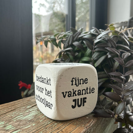 dobbelsteen: juf 8x8cm antique white