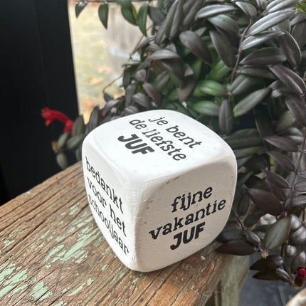 dobbelsteen: juf 8x8cm antique white