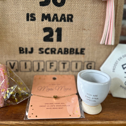 Cadeau Tas XL 50 is maar 21 bij scrabble - Mooi Mens
